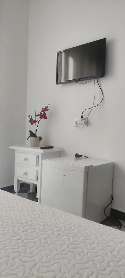 Hostal Restaurante La Giralda Рота Гостевой дом
