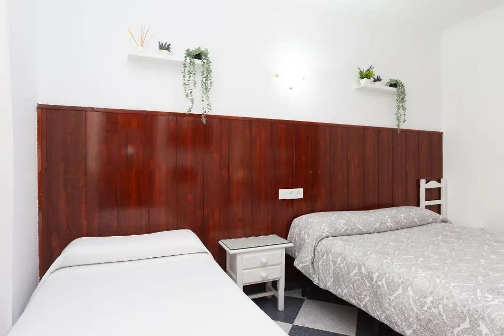Hostal Restaurante La Giralda Рота 0*,