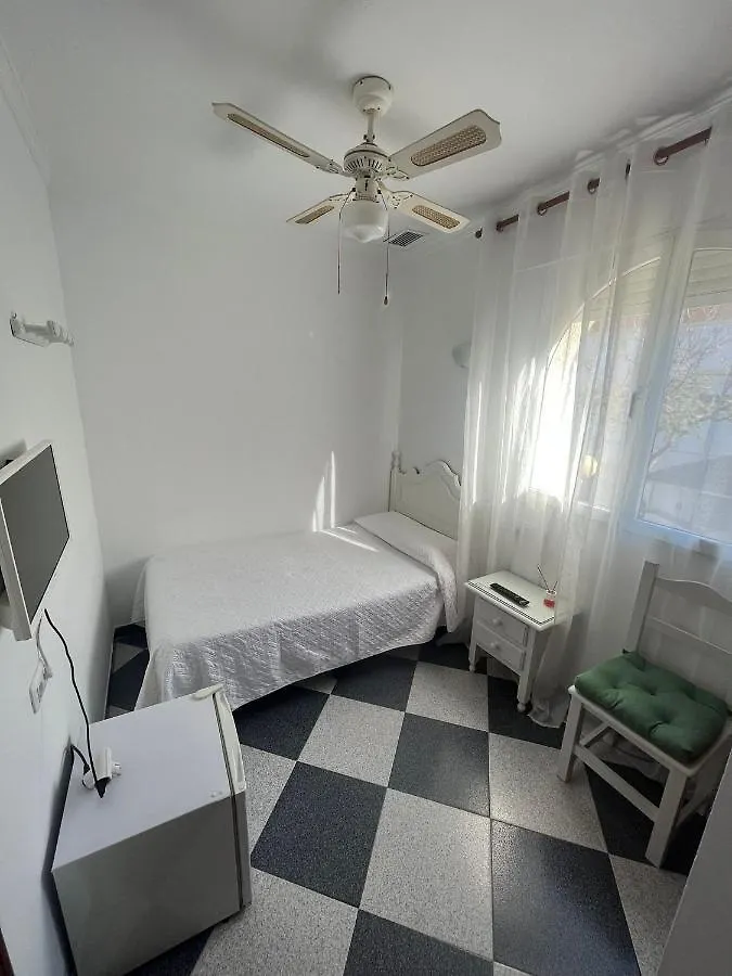 招待所 Hostal Restaurante La Giralda 罗塔