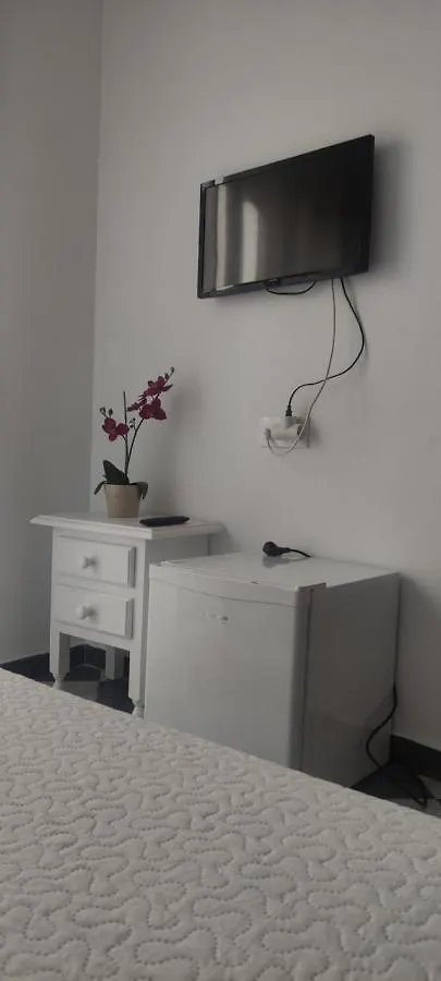 Hostal Restaurante La Giralda 罗塔 招待所