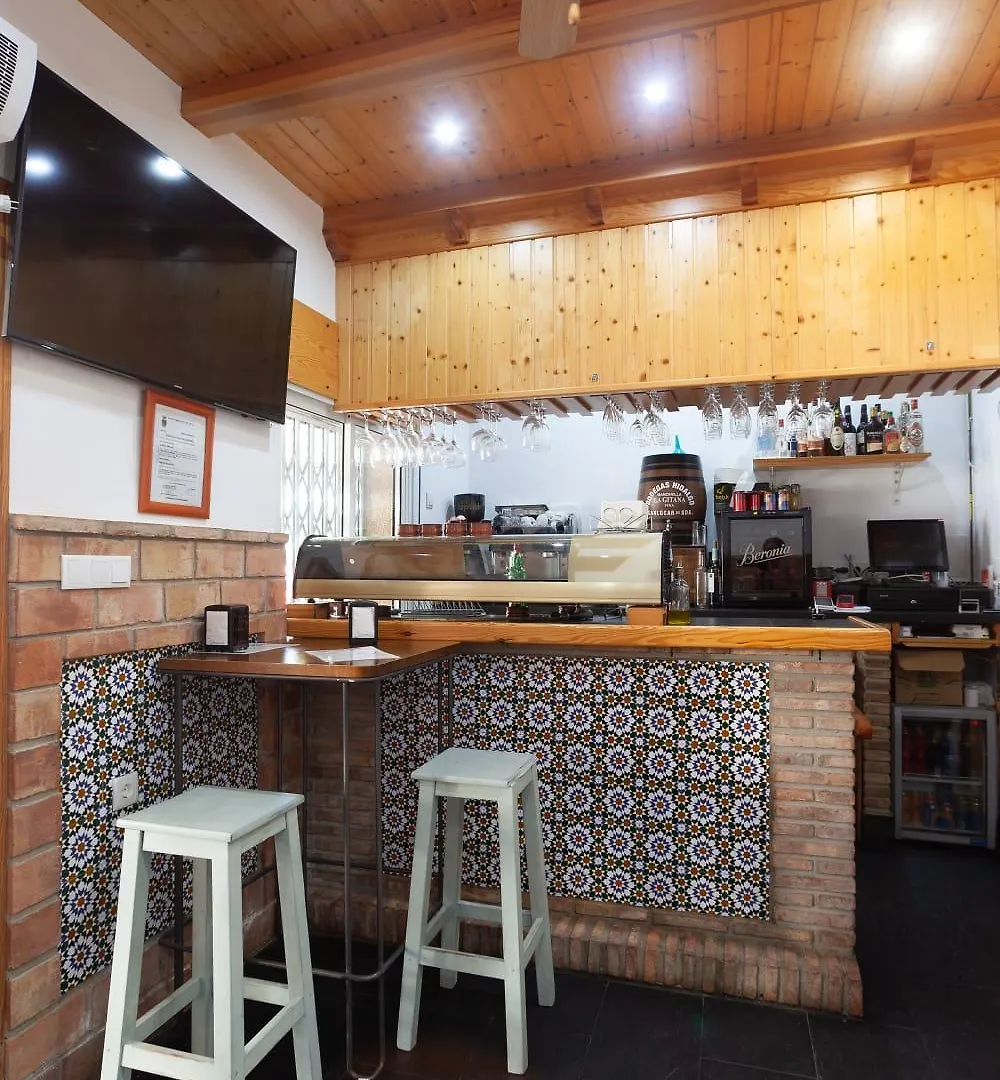 Hostal Restaurante La Giralda 罗塔